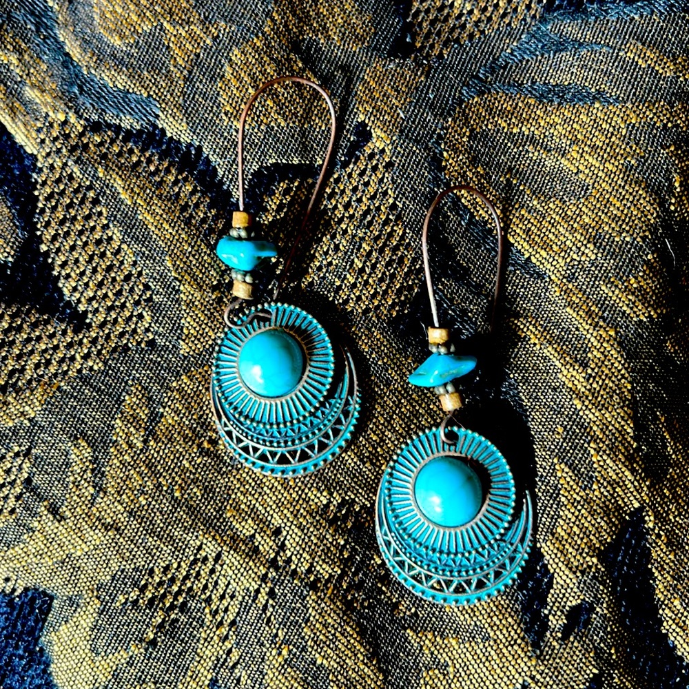 Beautiful turquoise fashion earrings